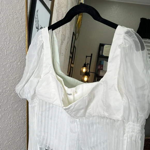 House of CB 'Lucie' White Pleated Top NWOT - Picture 6 of 7